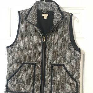 Black & cream herringbone pattern puff vest
